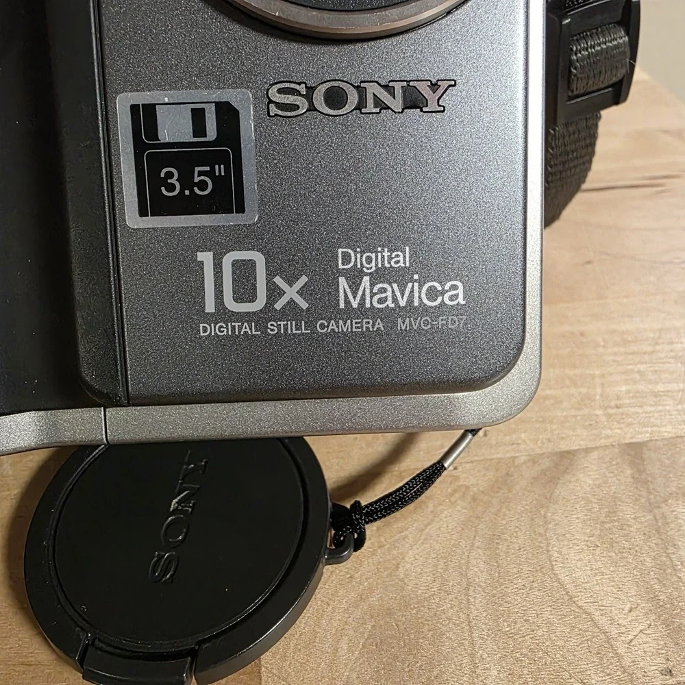 Sony Mavica MVC-FD7 Digital 90s y2k Floppy Camera 0.3MP 10x Zoom Silver WORKS